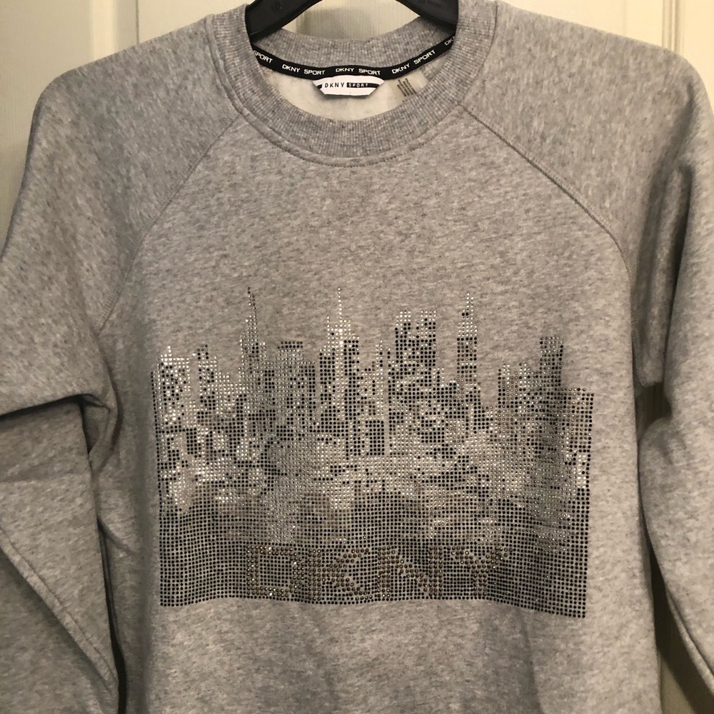DKNY CRYSTAL SWEATSHIRT NYC SKYLINE - never worn! Superior condition.